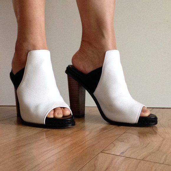 Calvin Klein Peggy White/Black Block Heel Mule - Picture 2 of 8